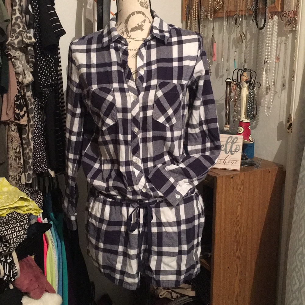 😍❄️Aerie, Navy blue plaid lounge romper. Size Med